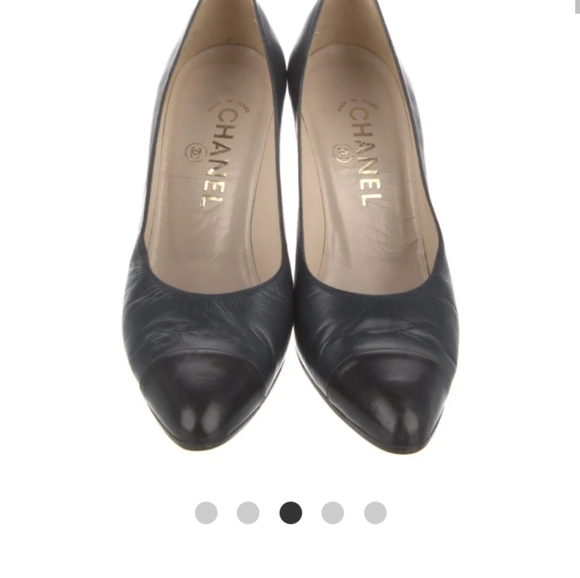 CHANEL BLACK LEATHER PUMPS SIZE-8.5 - Picture 1 of 8